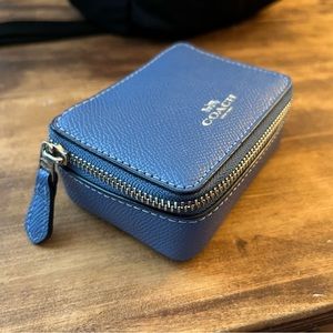 Coach pill organizer